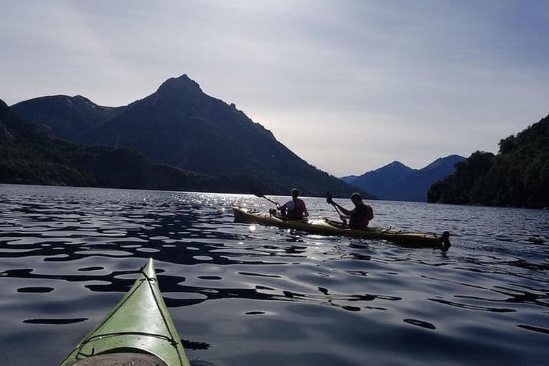 Visite privée: kayak d'une journée au lac Nahuel Huapi