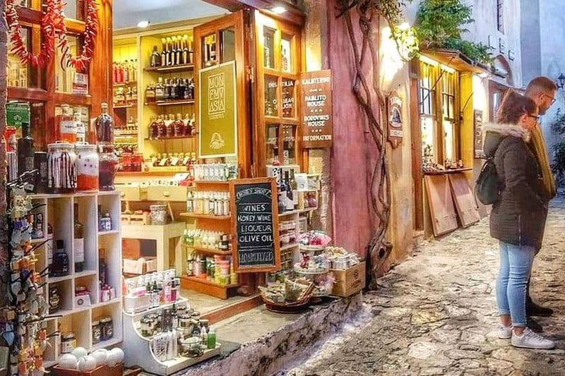 Goûtez le meilleur de Monemvasia: vin, liqueurs, huile d'olive, miel d'abeille