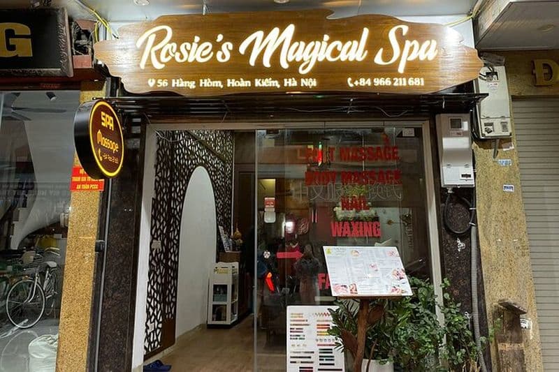 Massage des pieds dans le vieux quartier de Hanoi