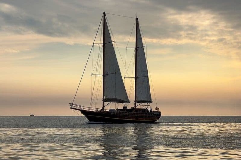 Sunset Boat Fuerteventura avec DJ, Menu exclusif et Boissons