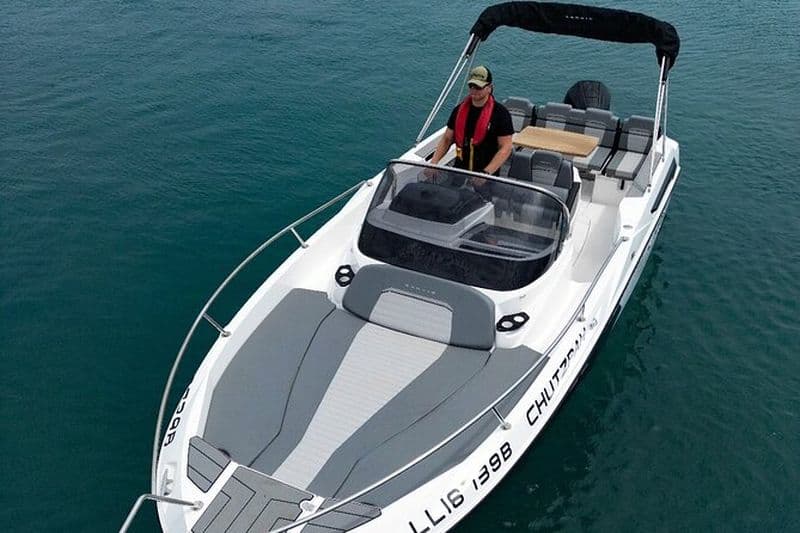 Karnic SL742 Bateau à moteur de luxe à Blue Lagoon Max 9 Pax