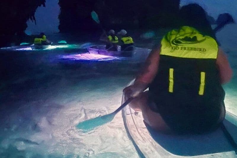 Visite nocturne éclairée en stand-up paddleboard de Krabi