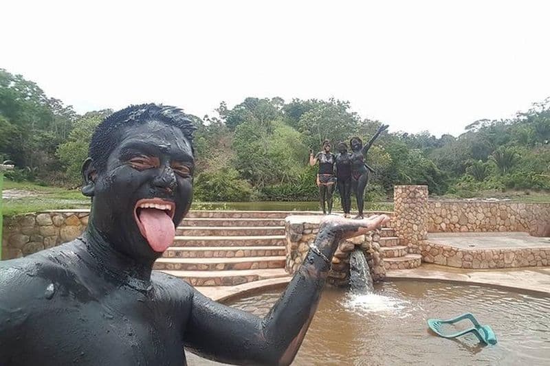 Ichtyothérapie et de thérapie à l'argile au Blue Lagoon