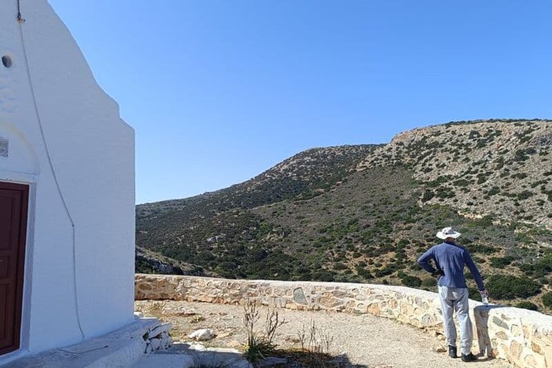 Randonnée vers la chapelle Saint Stefanos et la plage de Galissas