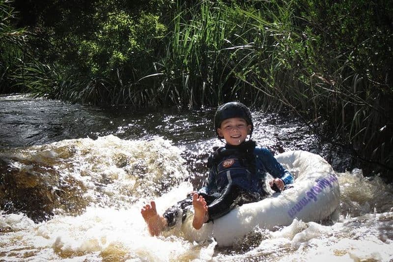 Descente en bouée sur la rivière Palmiet dans la réserve naturelle de Kogelberg