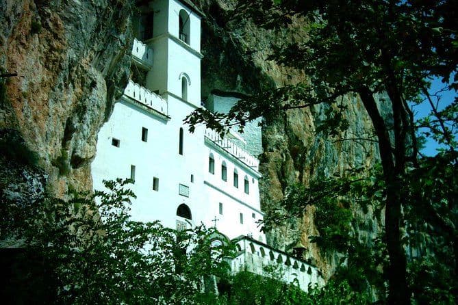 Réservez votre visite au monastère d'Ostrog