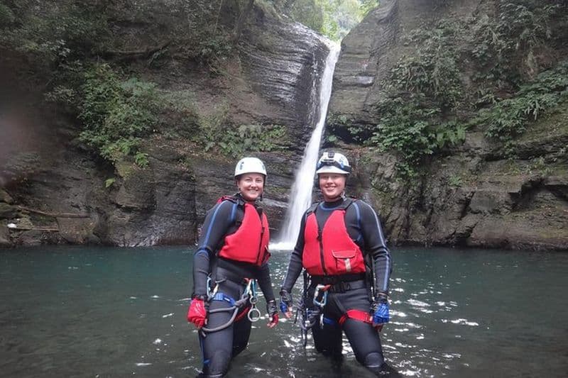 Yi-Hsin Creek canyoning dans le nord de Taiwan