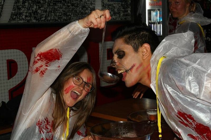 Porto : Halloween Pub Crawl 4 bars, 1 club, Jeux effrayants & 7 boissons