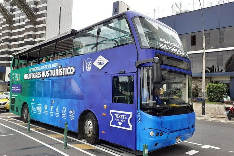 Bus à arrêts multiples à Miraflores