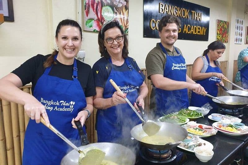 Choisissez 5 plats : Cours de cuisine d'une demi-journée à Sukhumvit avec visite du marché