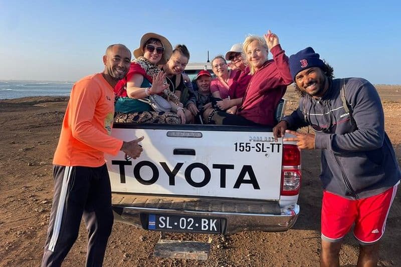 Aventure dans l'île avec des requins au départ de Santa Maria
