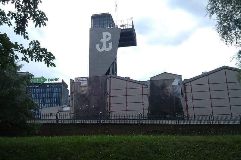 Musée du soulèvement de Varsovie + Musée de la vodka polonaise: PETIT GROUPE / inc. Ramasser/