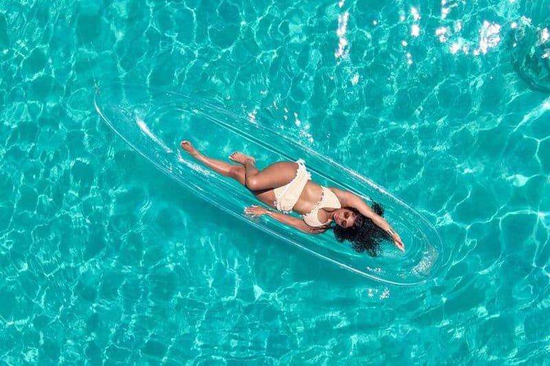 Séance photo en kayak clair à Nassau Bahamas.