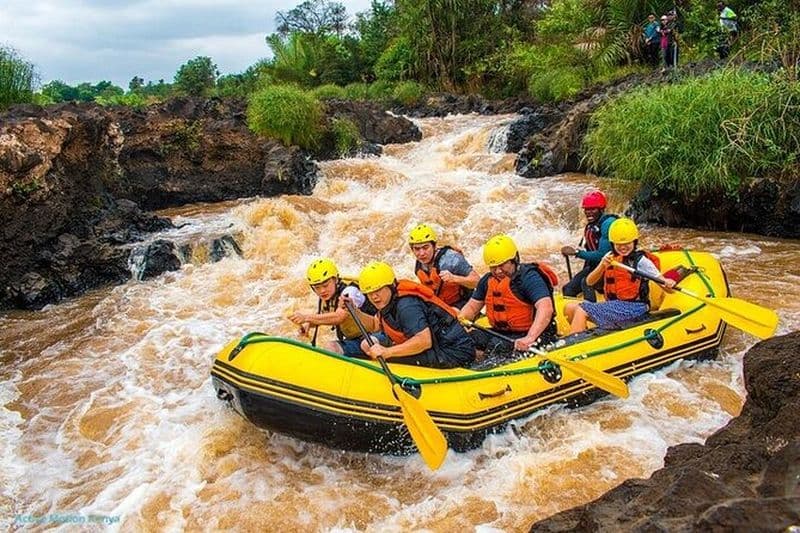 Rafting en eau vive et tyrolienne à Sagana River