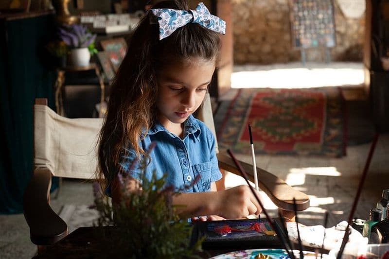 Atelier de peinture de reproductions en relief à Mostar