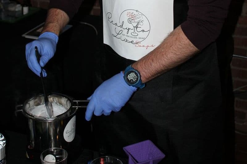 Thérapie créative du savon: Détendez-vous et renouez avec la fabrication pratique du savon