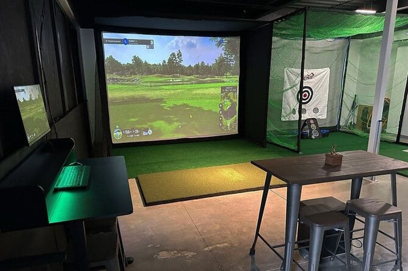 18 trous de golf en salle avec cours de golf PGA Pro