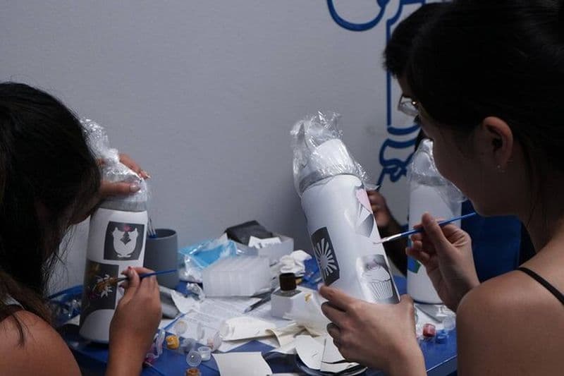 Expérience de peinture de personnalisation de gobelet de signature