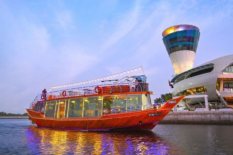 Découvrez Abu Dhabi Yas Island by Dhow Croisière en mer avec dîner