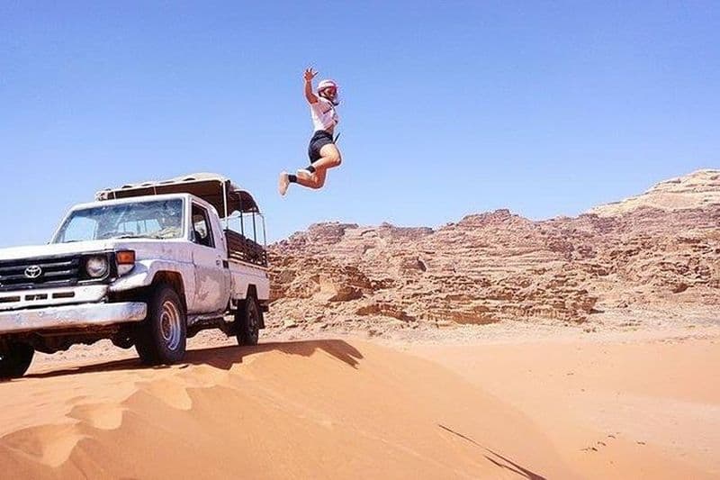Safari en jeep de deux heures "Points forts du Wadi Rum!" avec guide professionnel