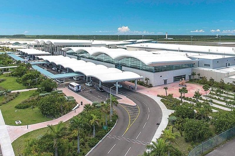 Transfert aéroport aller-retour privé en minibus