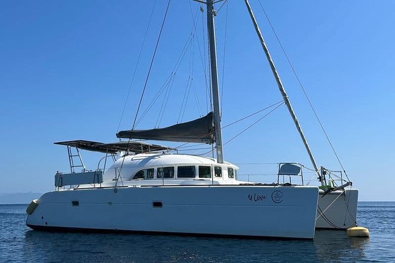 Expérience de navigation en catamaran Manilva Dolphins Tapas et boisson de bienvenue