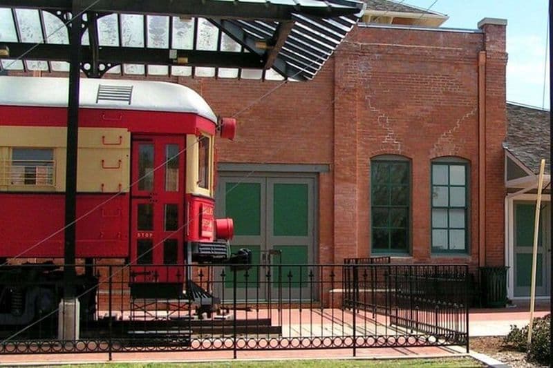 Chasse au trésor autoguidée : le meilleur de Plano, Texas