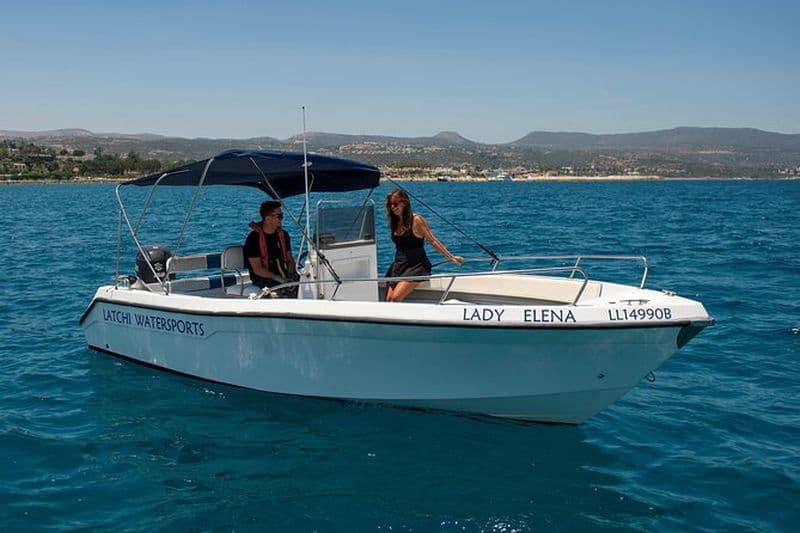 Location de bateau Tornado Self Drive à Blue Lagoon et Grottes