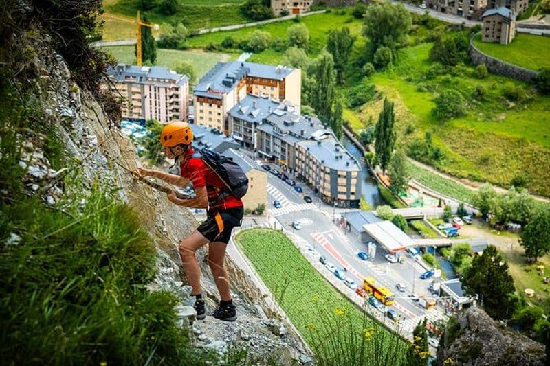Gravir le ciel Via Ferrata Aventures en Andorre