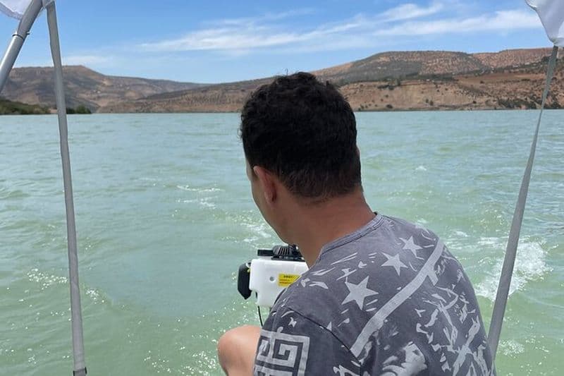 Expérience de pêche sauvage d'une journée complète au lac de Fès