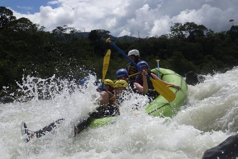 Excursion d'une journée en rafting sur la rivière White Water au départ de Quito