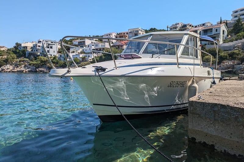 Découvrez l'archipel de Zadar avec une excursion privée en voile à Antares