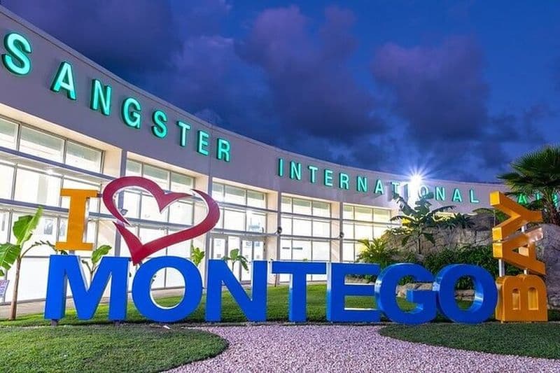 Transport privé à l'aéroport de Montego Bay avec bière gratuite