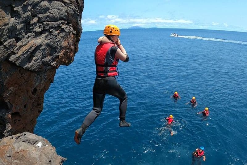 Coasteering Tour - Saut de falaise, natation, brouillage.