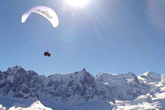Expérience en parapente depuis l'Aiguille du Midi incluant une promenade en téléphérique panoramique