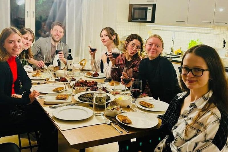 Cours de cuisine persane traditionnelle à Stockholm avec un local