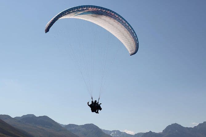 Vol totalement libre en parapente tandem à 1000 mètres d'altitude à Davos