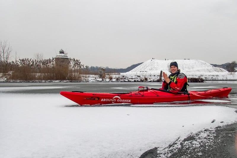 Visite guidée de kayak d'hiver à Gdańsk et friandise de chocolat chaud