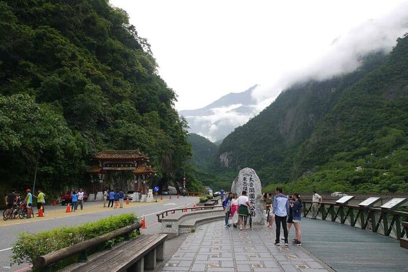 Taroko, falaise de Qingshui, vieille rue de Xincheng et visite d'une journée de Qixingtan