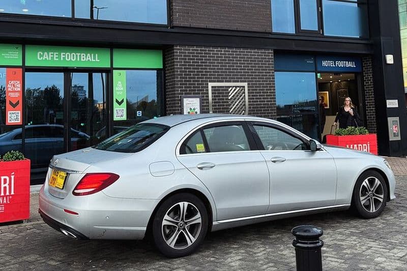 Excursion d'une journée en taxi de Manchester à Cheshire Oaks