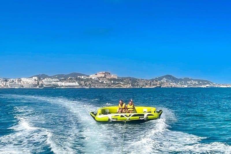 Forfait Jet Ski Tour et Parc Aquatique Gonflable à Playa d'en Bossa