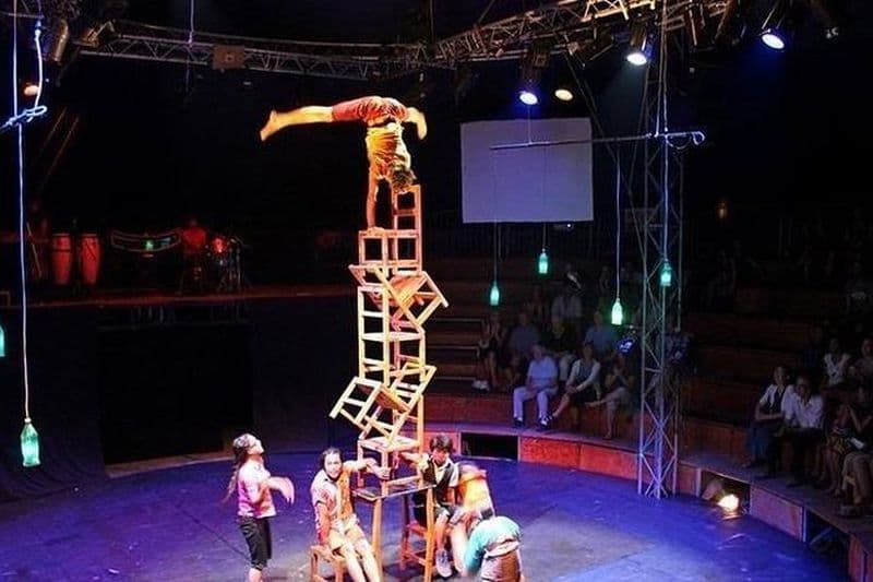 Phare: Le spectacle de cirque cambodgien avec prise en charge et retour