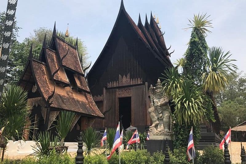 Billet Chiang Mai-Chiang Rai : temple blanc + noir + bleu + triangle d'or + excursion en bateau
