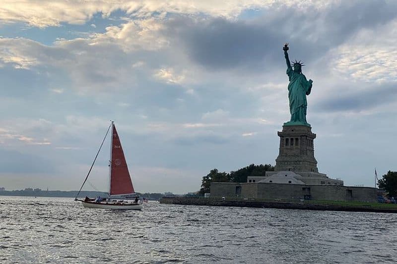 Voile privée autour de New York et de la Statue de la Liberté