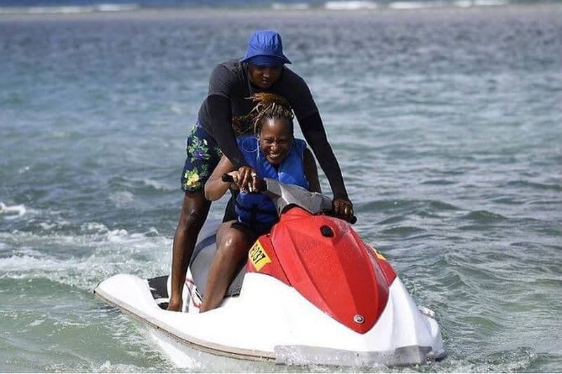 Activité amusante de jet ski à Montego Bay