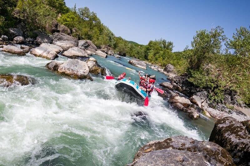 Excursion d'une journée en rafting aux Météores avec prise en charge à Kastraki, Kalambaka, Trikala