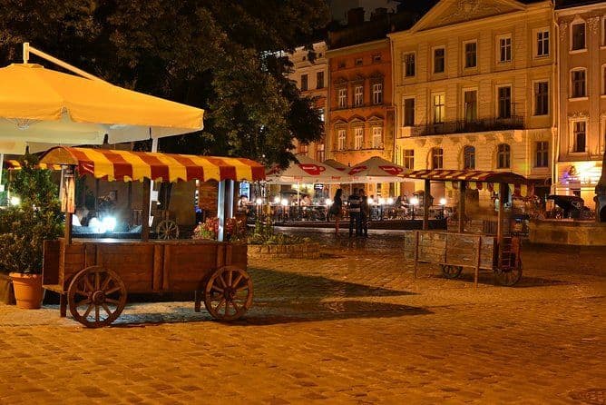 Visite à pied de Lviv de nuit