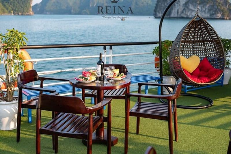 Excursion dans la baie d'Halong avec spéléologie, baignade et kayak