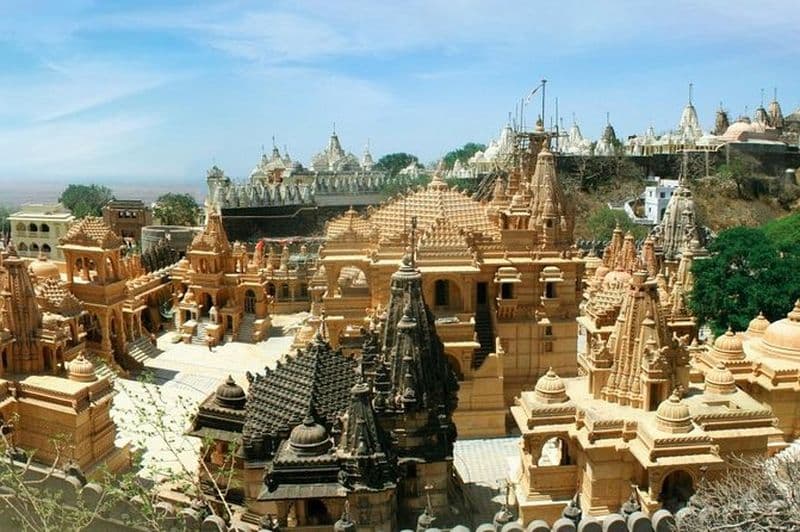 Collines et temples divins : randonnée dans le temple Palitana Jain