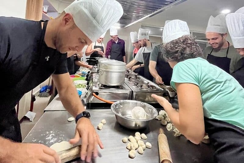 Katmandou : Les femmes locales dirigent le cours de cuisine népalaise et de fabrication de momo